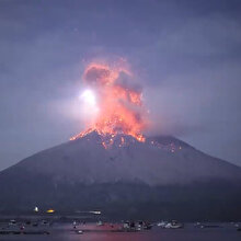 Sakurajima Yanardağının patlama anının büyüleyici görüntüleri