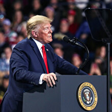 Trump için zor viraj: Temsilciler Meclisi azil maddelerini onayladı