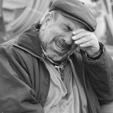 Depremde kardeşini kaybeden Basri Kara'nın gözyaşları yürekleri burktu
