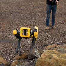 Boston Dynamics'in robot köpeği ünlü tasarımcının zorlu testinden geçiyor