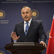 Çavuşoğlu'ndan Türk bayrağını yırtan Yunan vekile sert tepki