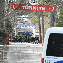 Yunanistan mültecilere sınırı kapattı