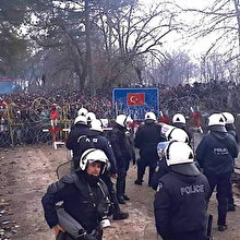 Yunan sınırındaki göçmenlerin zorlu imtihanı sürüyor