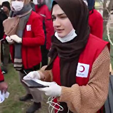 Yunanistan sınırındaki göçmenlere Kızılay'dan 'mobil şarj desteği'