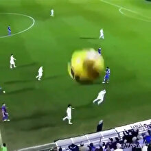 Real Madrid'li futbolcu kameramanı vurursa