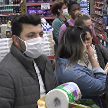 Kıbrıs'ta koronavirüs sonrası halk marketlere ve eczanelere akın etti