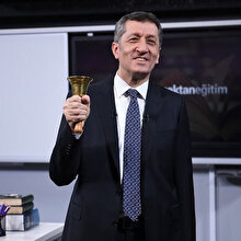 Ziya Selçuk uzaktan eğitimin ilk ders zilini çaldı
