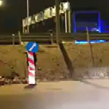 Karantinadan 'levha' kılığında kaçtı