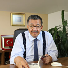 Medine pazarından satın alınmış bir köledir benim dedem
