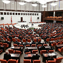 İşçi çıkarmayı üç ay yasaklayan torba yasa teklifi komisyondan geçti