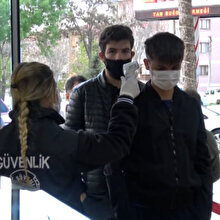 Müşteriler ateşleri ölçülüp fırına alınıyor