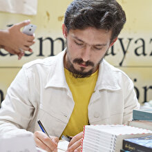 Kadir Daniş: Dilin büyüsüne inanıyorum