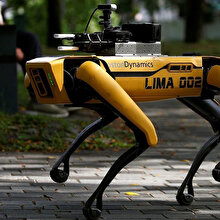 Boston Dynamics Spot, sosyal mesafe kuralları konusunda insanları uyarıyor