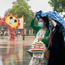 Çin'de koronavirüs vakaları yeniden artarken Disneyland açılıyor