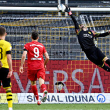 Bundesliga derbisinde yere tüküren futbolcuya hakemden korona uyarısı