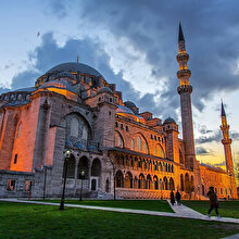 İstanbul'da yarın cuma namazı kılınacak camiler belli oldu
