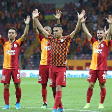 Galatasaray, futbolcular dahil tüm çalışanların maaşında kesintiye gitti