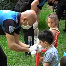 Polisten çocuklara koronavirüs eğitimi