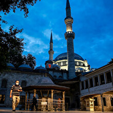 İstanbul'da cemaatle ilk sabah namazı kılındı