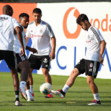 Beşiktaş'ta iki futbolcunun koronavirüs testi pozitif çıktı