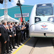 Türkiye'nin ilk yerli 'elektrikli treni' raylarda