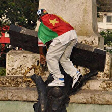 Afrikalı aktivistin ülkesini sömürge simgelerinden kurtarma mücadelesi