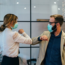 Bilim insanları açıkladı: Maske takmak ve sosyal mesafe riski ne kadar azaltıyor?