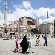 Ayasofya'nın giriş ve çıkışı kapatıldı