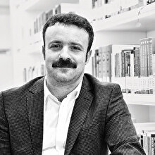 Atları uçuruma sürmek