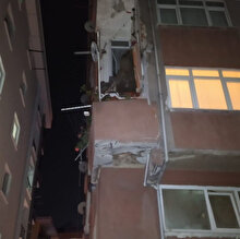İstanbul'da bir binanın balkonu çöktü: Bir kişi ağır yaralandı