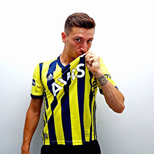 Fenerbahçe, Mert Hakan Yandaş'ı transfer etti