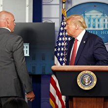 Trump, basın toplantısı esnasında salonu terk etmek zorunda kaldı
