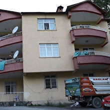 Yarasalar çatıya yuva yaptı, aileyi korona korkusu sardı