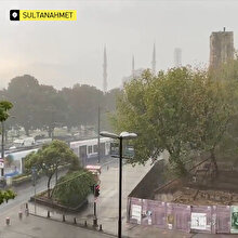 Sultanahmet Meydanı'nda huzur veren yağmur yağışı