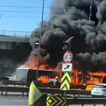 Metrobüste korkutan yangın: Alevlere müdahale sürüyor
