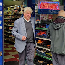 Baba Johnson, maskesiz alışveriş yaparken yakalandı