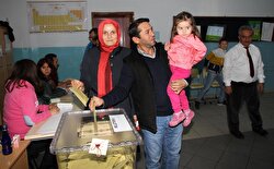 Turkish citizens vote in parliamentary elections 