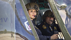 Jandarmanın ilk ve tek kadın pilotu Yarbay Hülya Eker Marmaris yangınında 100'e yakın atışla alevlerle mücadele etti
