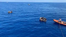 Yunan ekiplerin geri ittiği yedi can salındaki 137 göçmen kurtarıldı