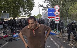 Hungarian police storm refugees, detain several