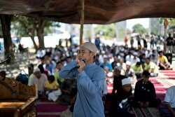 Indonesians gather for Friday prayers despite devastating quake, tsunami 