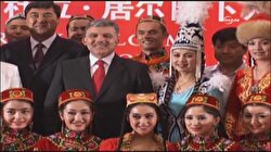 Çin'de dansçıları izledi