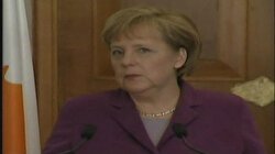 Merkel e tepkiler büyüyor