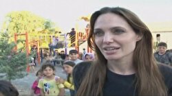 Angelina Jolie Suriyeli mültecileri ziyaret etti
