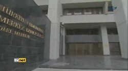 YUNANİSTAN'DE MECLİS DE SOKAK DA KARIŞTI