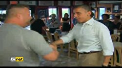 OBAMA'YI SÜPRİZ KUCAKLAMA