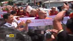 BUDİST RAHİPLERDEN BURMA'DA PROTESTO