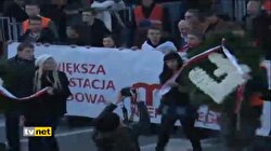 POLONYA'DA IRKÇILARDAN GÖVDE GÖSTERİSİ