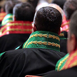 FETÖ ile irtibatlı ve iltisaklı oldukları gerekçesiyle 11 hakim ve savcı meslekten ihraç edildi