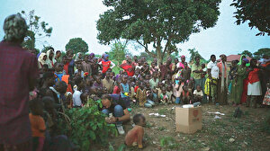 Afrika’da sanat zamanı: Elektriksiz köyde çocuklar film izliyor